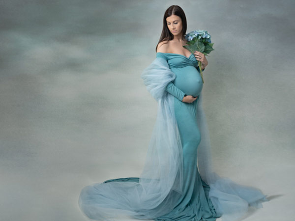 elegant maternity photography image for photoshoot