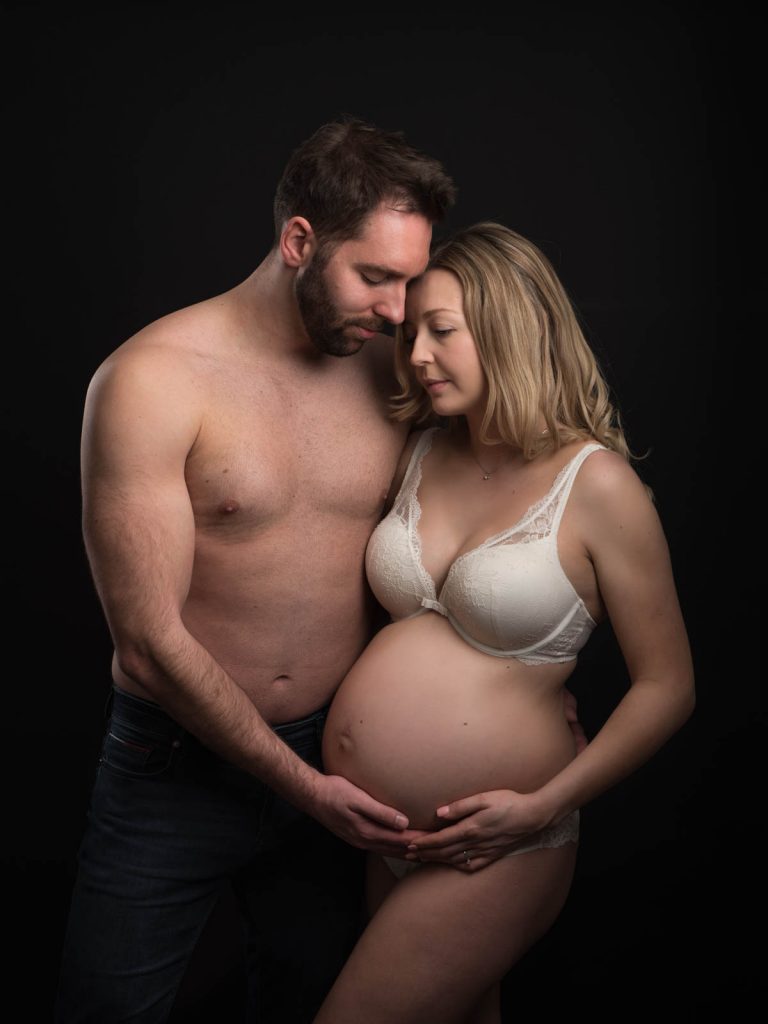 father and mother maternity photoshoot