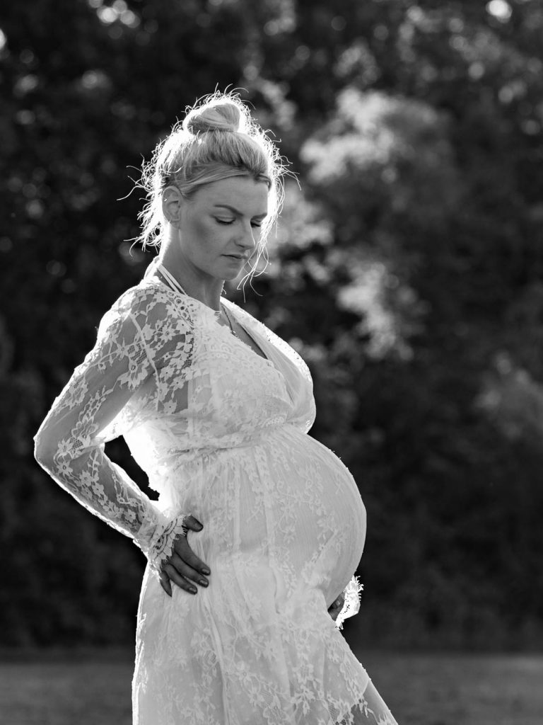 black and white photo maternity photoshoot