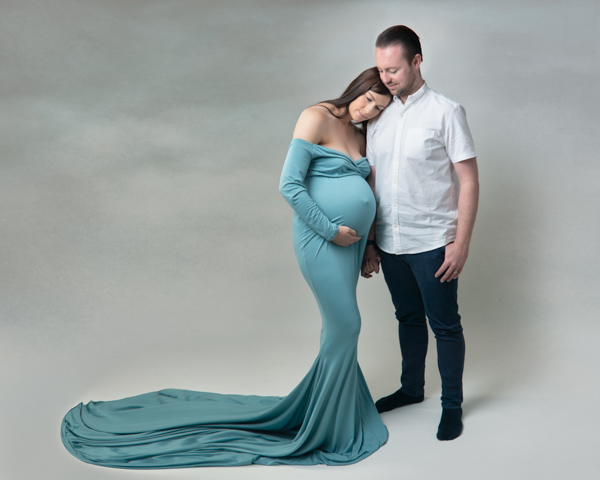 mom and dad maternity photoshoot