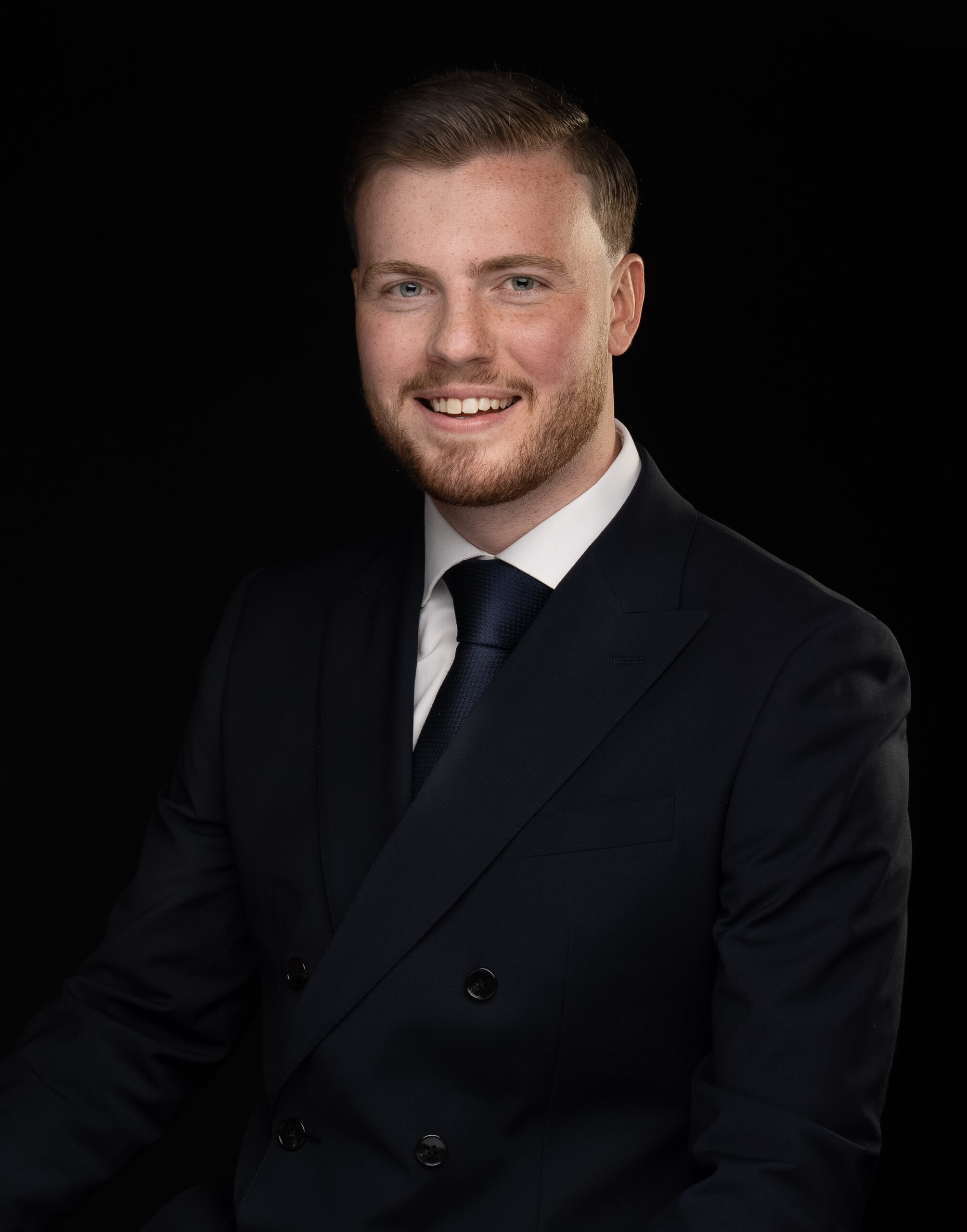Harry Daniel-26-Edit Blonde man in suit headshot picture